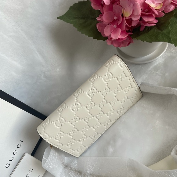 Gucci Guccissima Cherry accent Wallet on chain, mini crossbody white leather - Picture 11 of 16